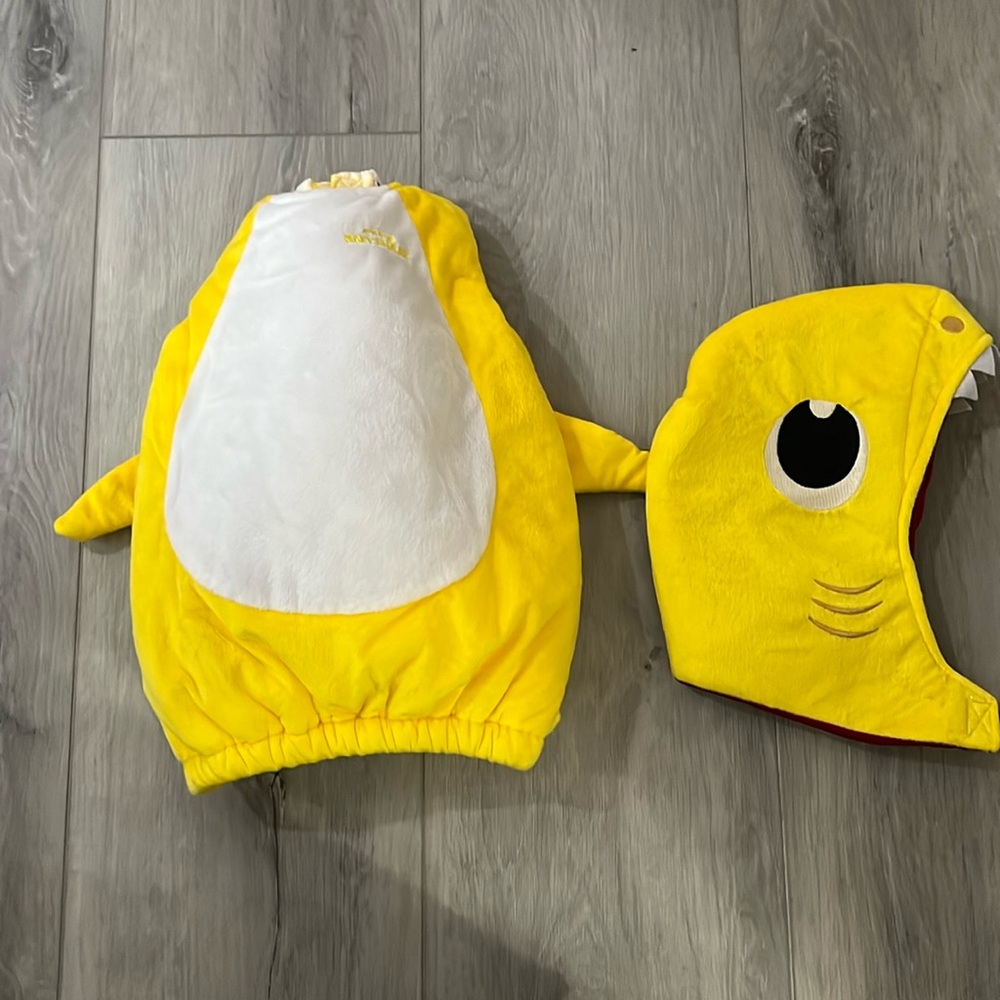 Yellow baby shark costume size 12-18 months